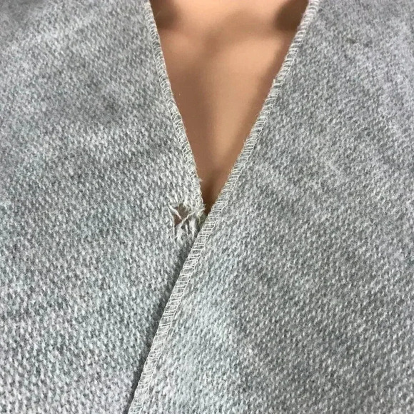 VINCE CAMUTO Gray Super Soft Shawl Poncho Sweater One Size - Picture 3 of 7